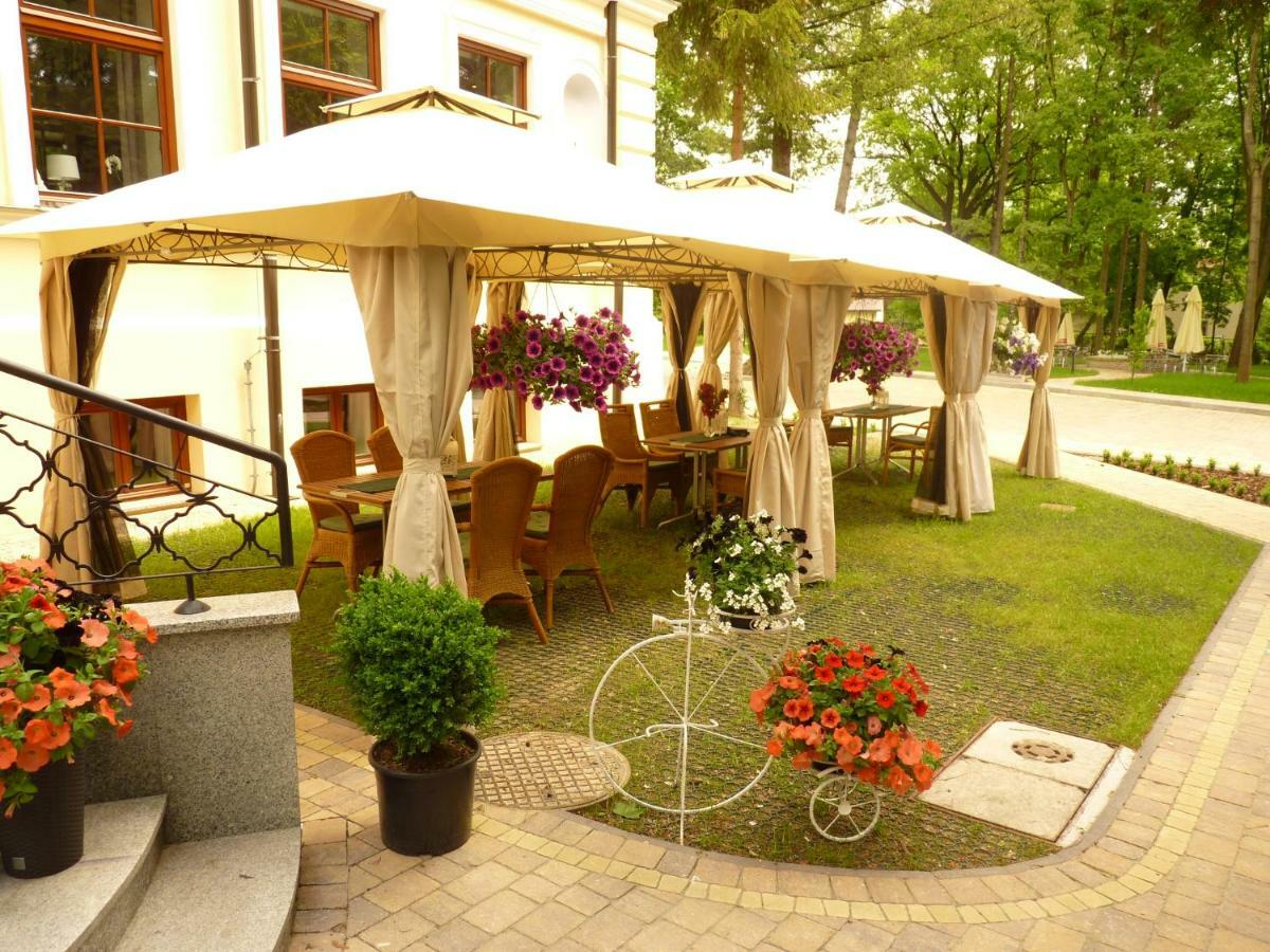 Willa Filiks Restauracja & Pokoje Nałęczów Exteriér fotografie